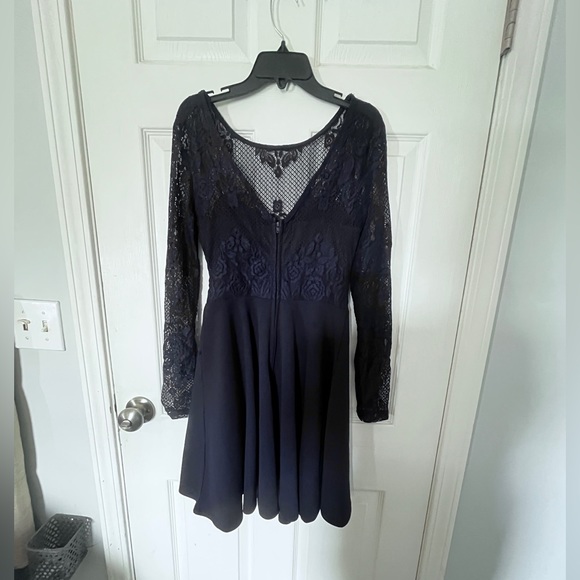 Juniors CITY VIBE midi, long sleeved, formal dress from Dilliard’s - Picture 1 of 5